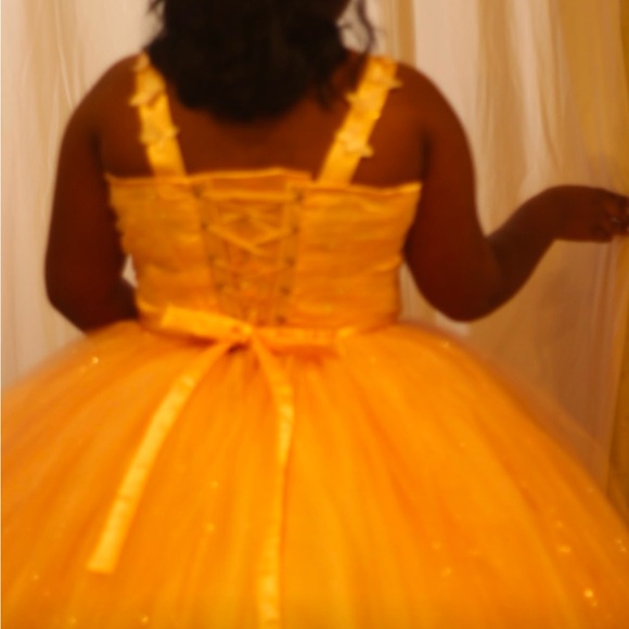 Elegant Pink Tulle Gown with Butterfly Accents - Picture 3 of 4